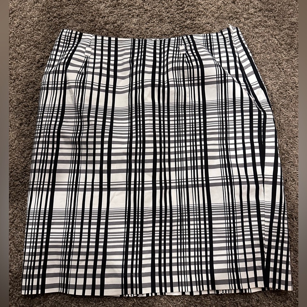 Black and White Apt 9 Pencil Skirt Size 8